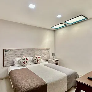 https://la-casa-azul.cuenca-hotels.com